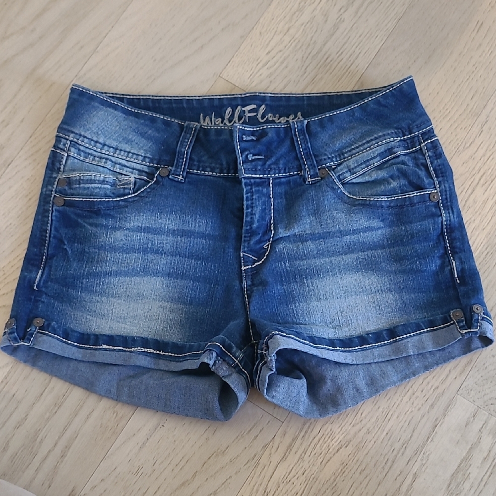 🟪 Size 7 Wallflower Women's Classic Blue Jean Shorts